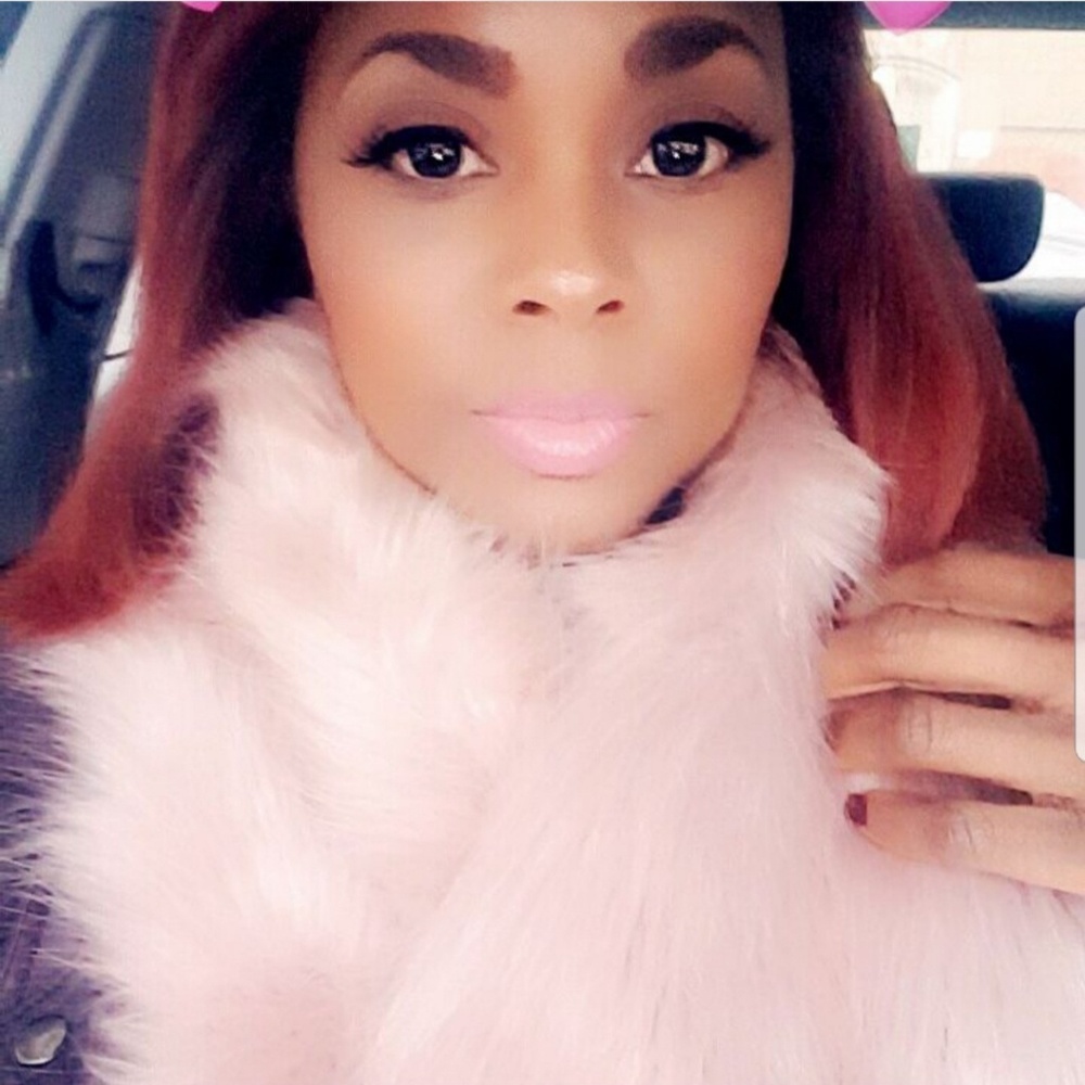 Meet your Posher, Akila